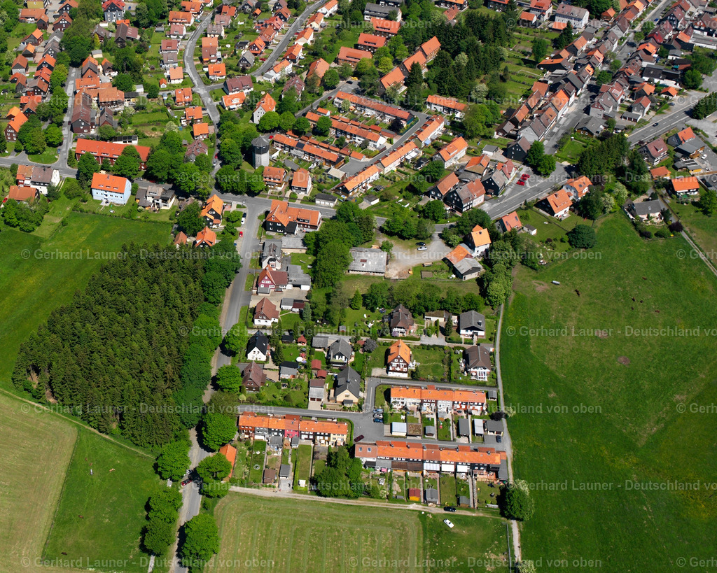 2638525 | CLAUSTHAL-ZELLERFELD 09.06.2006 Wohngebiet der Mehrfamilienhaussiedlung  in Clausthal-Zellerfeld im Bundesland Niedersachsen, Deutschland // Residential area of the multi-family house settlement  in Clausthal-Zellerfeld in the state Lower Saxony, Germany Foto: Gerhard Launer