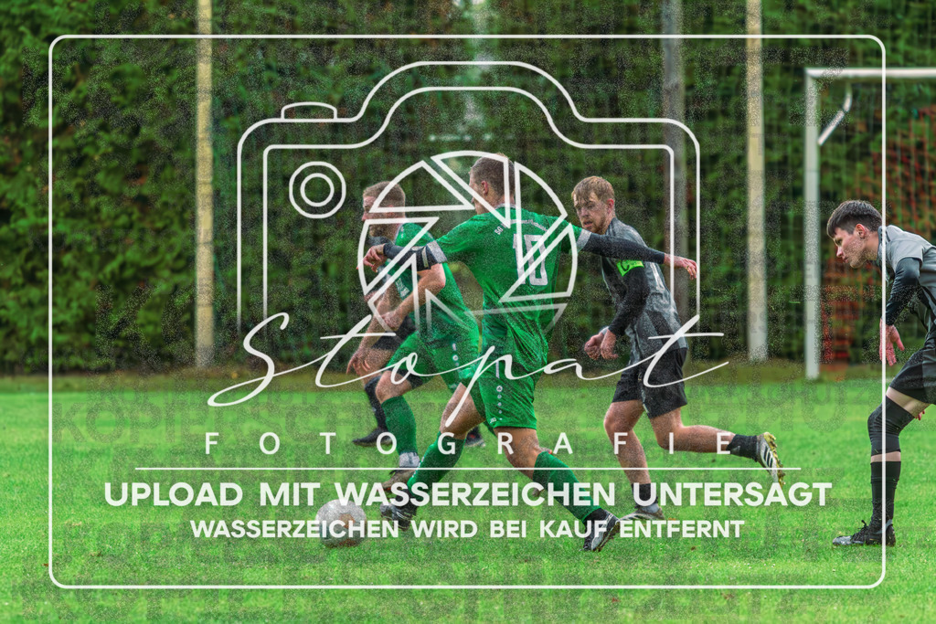 SGWFGFS-1083 | Laurent Von-Fintel (SG Wintermoor/Schuelern #10) beim Herren Kreisliga HK Spiel zwischen SG Schulern/Wintermoor und FG Fulde-Stellichte im Stadion Wintermoor, Schneverdingen (Simon Paul Stopat) - Realisiert mit Pictrs.com
