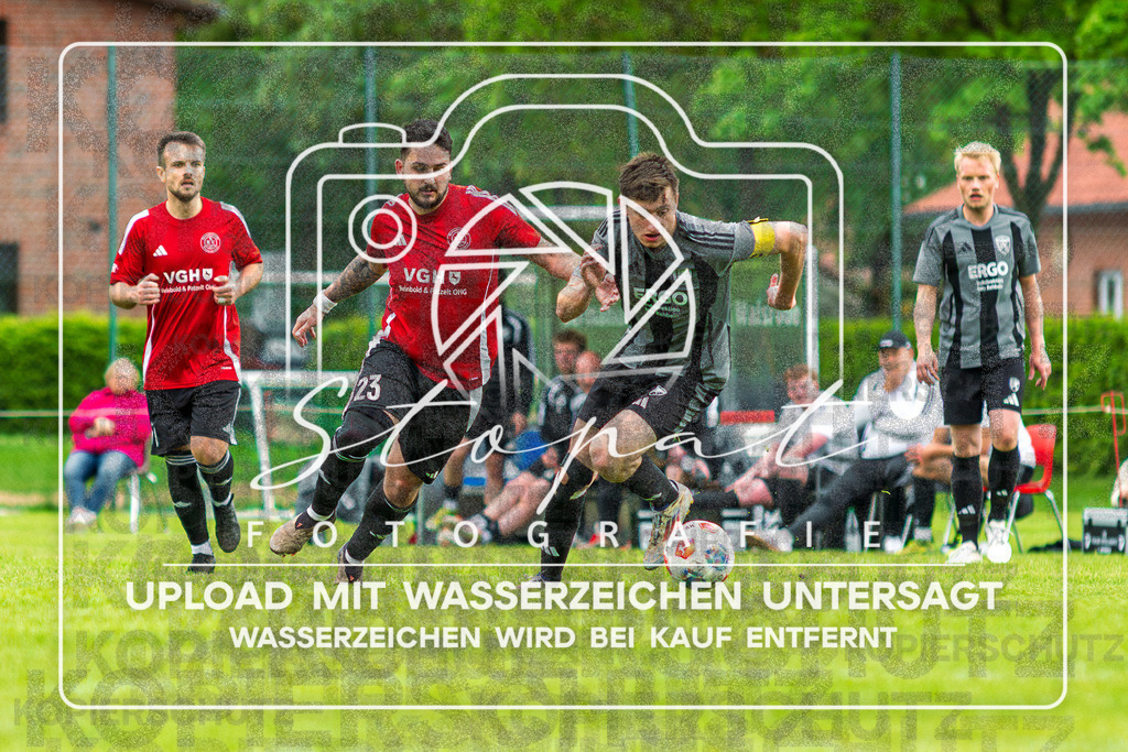 Kreisliga Herren HK - FG Fulde-Stellichte vs. SG Benefeld-Cordingen | Klestor Vezaj (SG Benefeld-Cordingen #23), Simon Twiefel (FG Fulde-Stellichte #8); Kreisliga Herren HK - FG Fulde-Stellichte vs. SG Benefeld-Cordingen am 17.05.2026 in Lehrdestadion, Stellichte - Realisiert mit Pictrs.com