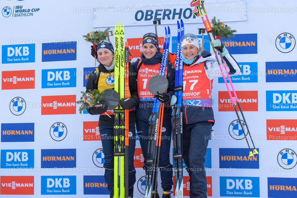 BMW IBU World Cup Biathlon - Oberhof (GER) 2024, 06.01.2024 | BMW IBU World Cup Biathlon - Oberhof (GER) 2024, FRAUEN 10 KM VERFOLGUNG am 06.01.2024 in ARENA AM RENNSTEIG in Oberhof, (Germany)

Image: Julia Simon FRA, Justine Braisaz-Bouchet FRA, Ingrid Landmark Tandrevold NOR - Realisiert mit Pictrs.com
