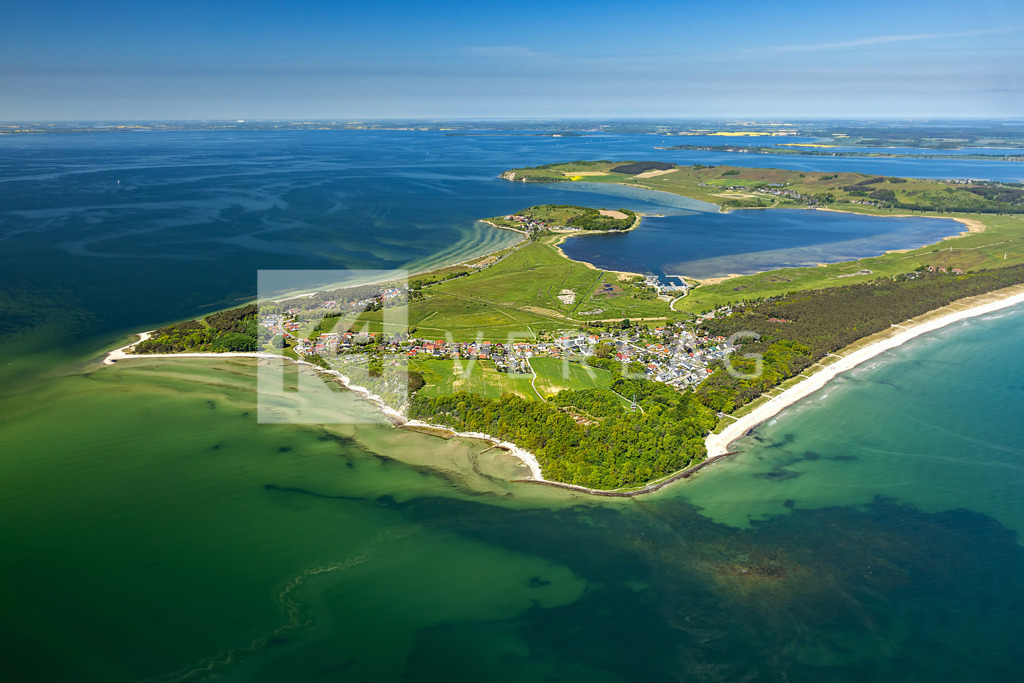 Wandbild-Thiessower-Haken-Luftbild-Ostsee-0U3A3416 | Am Thiessower Haken treffen der Greifswalder Bodden und die Ostsee aufeinander - Realisiert mit Pictrs.com
