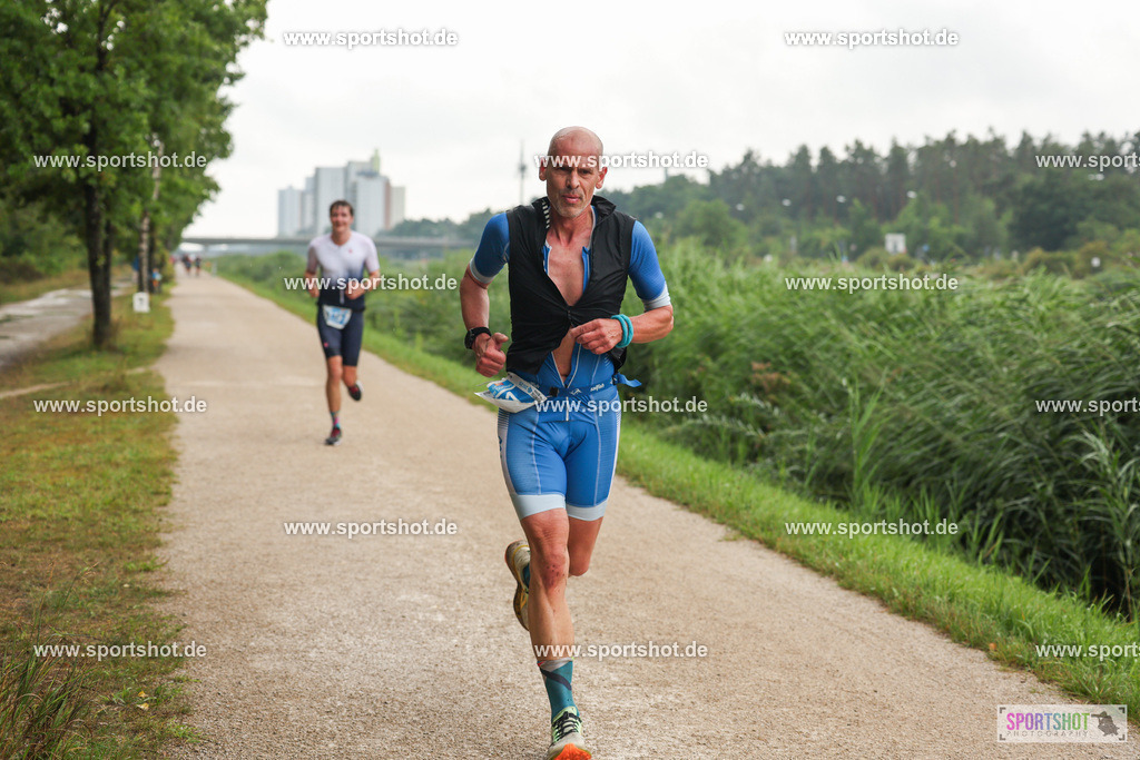 LUR_1825 | 34. M-net Erlanger Triathlon 2025 #erlangertriathlon  #mnettriathlon2025 #mnettriathlon #team #olympischedistanz #mitteldistanz #triathlon #maindonaukanal  #erlangertriathlon2025 #yourpictrs #tv1848 #tv1848erlangen  #triathlonbayern #sportinerlangen #demsportverbunden #sportshot_your_pictrs Copyright: www.sportshot.de