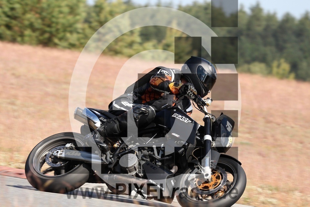 0052-20240518_10301 | Schöne Erinnerungen an spannende Momente - das festzuhalten ist unser Job. PIXELrace.de ist seit 2003 auf den Rennstrecken Europas unterwegs um die Action draußen beim Fahren und die wunderbare Stimmung imm Fahrerlager für euch einzufangen.