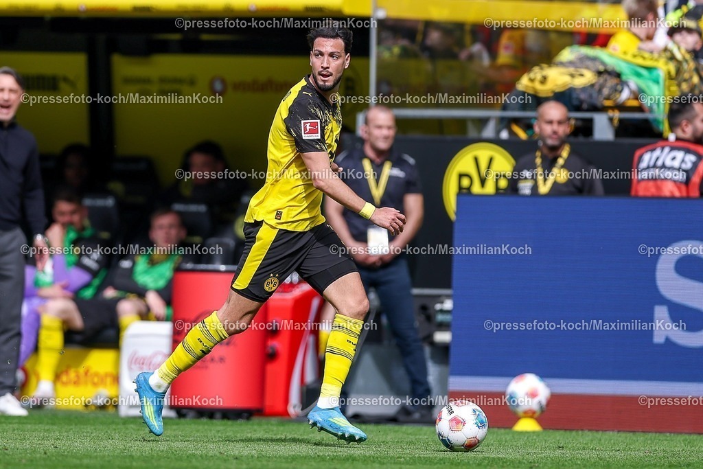 BVB11042601059 | 11.04.2026, Fußball, Borussia Dortmund - Bayer 04 Leverkusen, 1. Fußball Bundesliga, 29. Spieltag, Signal Iduna Park, Saison 2025 2026: Ramy Bensebaini&nbsp;(BVB #05)  DFB regulations prohibit any use of photographs as image sequences and or quasi-video.