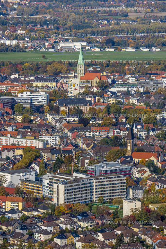 Hamm221003241 | Luftbild, Skyline City, von vorne nach hinten: evang. Krankenhaus Hamm, kath. Liebfrauenkirche St. Franziskus von Assisi, evang. Pauluskirche, Rathaus Hamm, Flugplatz Hamm, Mitte, Hamm, Ruhrgebiet, Nordrhein-Westfalen, Deutschland