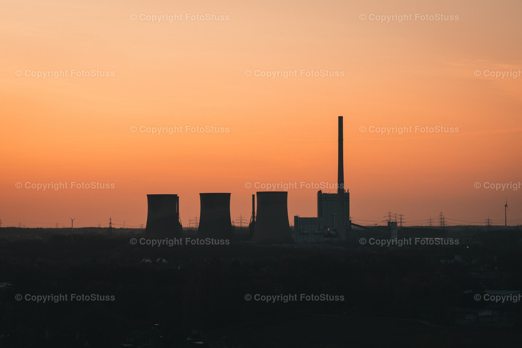 Kraftwerk im Gegenlicht | Das Gersteinwerk in Stockum im wundervollen Gegenlicht bei Sonnenuntergang. - Realisiert mit Pictrs.com