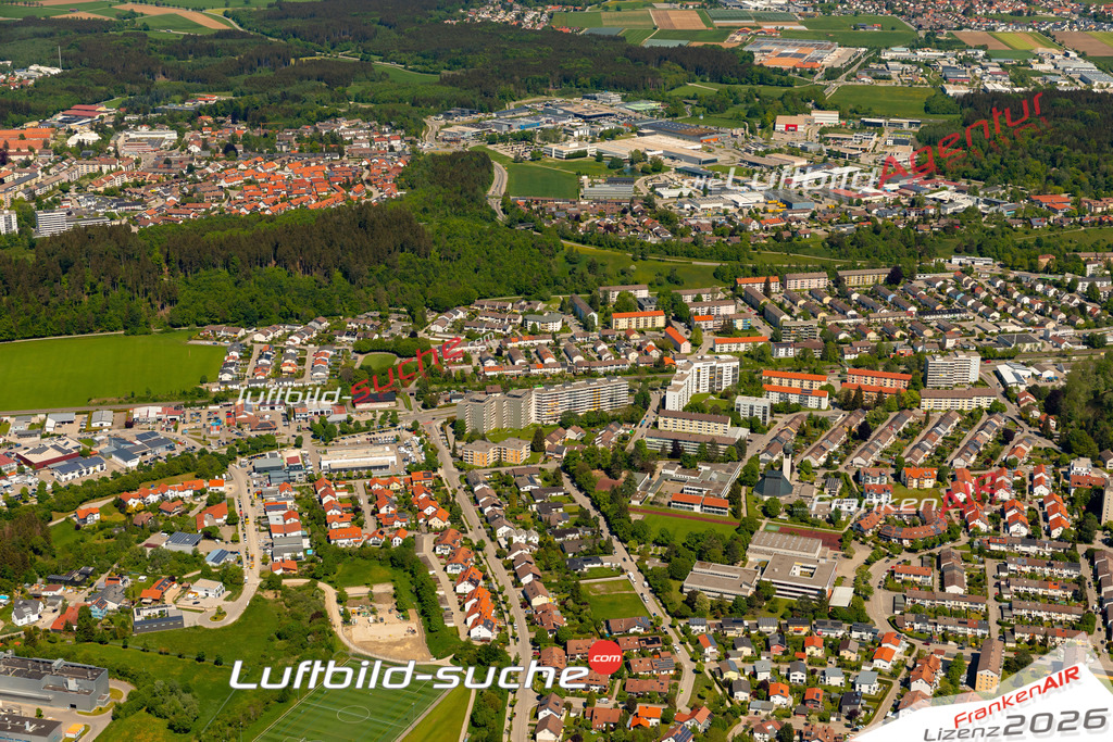 Das Luftbild zeigt :  Kaufbeuren - Die Luftaufnahme wurde 2024 vom UL-Flugzeug aus erstellt ( keine Drohne ) - Hochauflösende Luftaufnahme - Für grossformatige Ausdrucke geeignet. Die Geschenkidee !Mit Lizenz und Bildrechte bestellbar