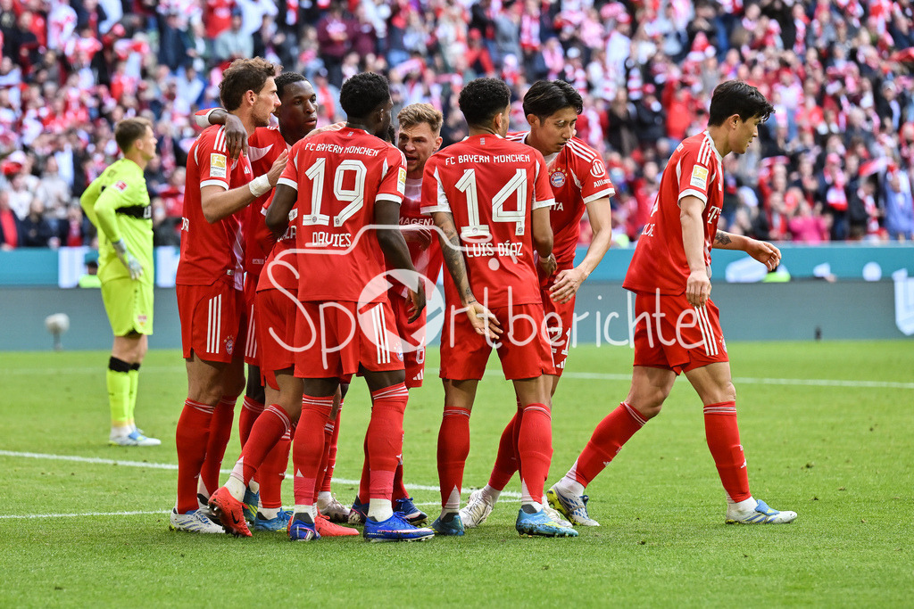 FC Bayern München - VfB Stuttgart | MUNICH, GERMANY - 19. APRIL: Bayern celebrating the goal to makes 1-1 / Tor / Torschuetze / Freude / Happy - Raphael GUERREIRO (FC Bayern Munich 22) during the Bundesliga Match between FC Bayern Munich vs. VfB Stuttgart at Matchday 30 at Allianz Arena / DFL REGULATIONS PROHIBIT ANY USE OF PHOTOGRAPHS AS IMAGE SEQUENCES AND/OR QUASI-VIDEO