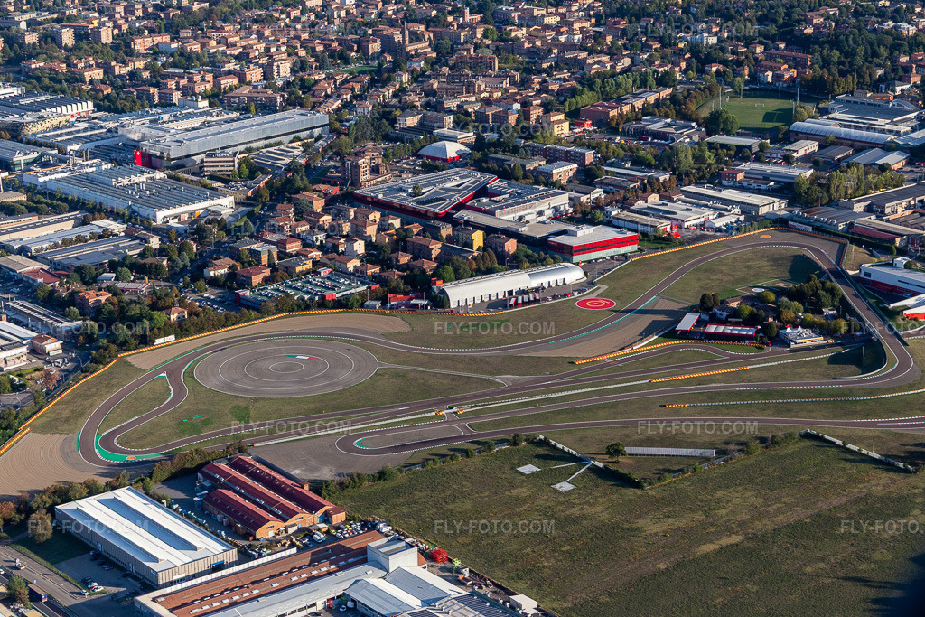 Aerial view: Formula 1 race track of Ferrari, Pista di Fiorano, Circuito di Fiorano in Fiorano Modenese in the state Modena, Italy.Photo: IMG_134583.jpg taken on 09/19/2022 by Werner Riehm/FLY-FOTO.comResolution of the original: 5185 x 3456 pxWWW.FERRARI.COM