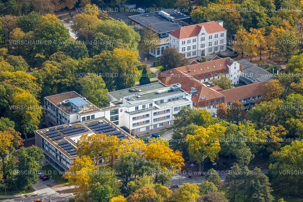 Hamm241015343 | Luftbild, Kurhaus Bad Hamm, MVZ Prof. Dr. Uhlenbrock und Partner - Standort Hamm Kurpark, Klinik für Manuelle Therapie, herbstliche Bäume, Uentrop, Hamm, Ruhrgebiet, Nordrhein-Westfalen, Deutschland