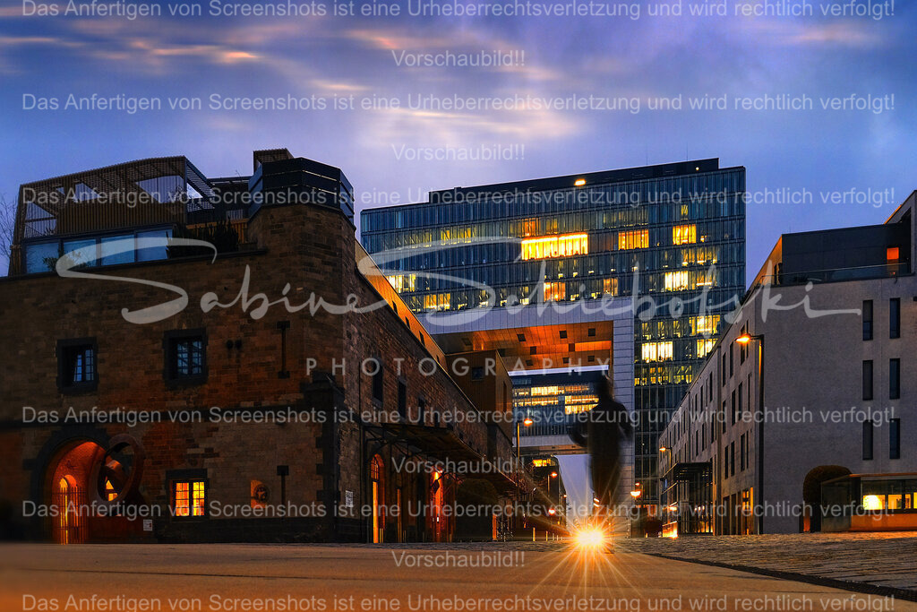 "Morgenlauf" Kranhäuser Köln | People- und Tierfotografie, Imageaufnahmen, Veranstaltungsfotografie und Wandbilder aus der Natur ★ Made in Germany ✔️ Druck + Downloads ✔️ Naturfotografie in Top Qualität ★ schneller Versand, weltweite Lieferung! - Realisiert mit Pictrs.com