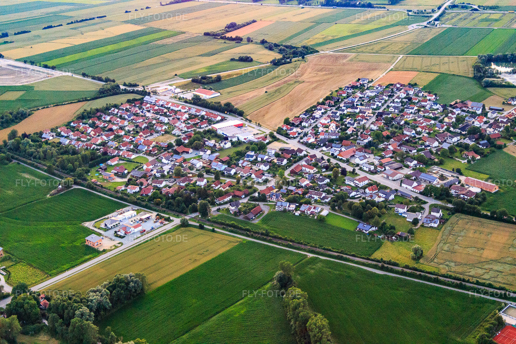 Luftbild: Ortsteil Gottfriedingerschwaige von Südosten in Gottfrieding im Bundesland Bayern in Deutschland. Foto: IMG_090423.jpg vom 01.07.2016 durch Werner Riehm/FLY-FOTO.de