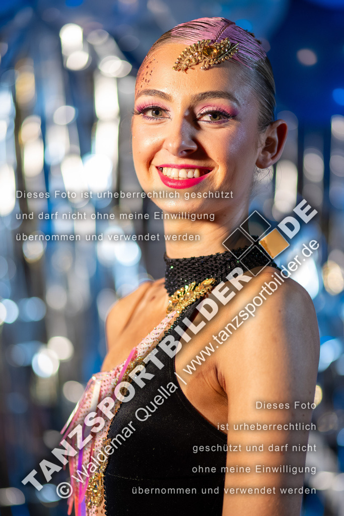 20260321-13990 | Hier finden Sie Tanz Bilder vom Latein und Standard Formationen tanzen. Sportbilder vom Tanzsport. Schöne Fotos und von Weltmeisterschaft, Europameisterschaft, Bundesliga, Regionalliga, Oberliga und Landesliga sowie von GOC Stuttgart, DanceComp, WM Bremen