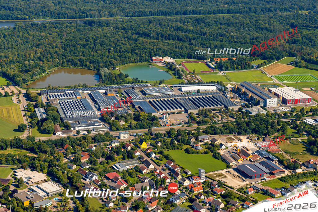 Klassische Luftaufnahme ohne Drohne zeigt:Gewerbegebiet bei Gundelfingen an der Donau - Die Luftbildaufnahme wurde 2025 vom UL-Flugzeug heraus erstellt ( keine Drohne ) - Hochauflösende Luftaufnahme -Nicht vergleichbar mit Google Maps oder Satelittenbilder- Die Geschenkidee !Mit Lizenz und Bildrechte bestellbar