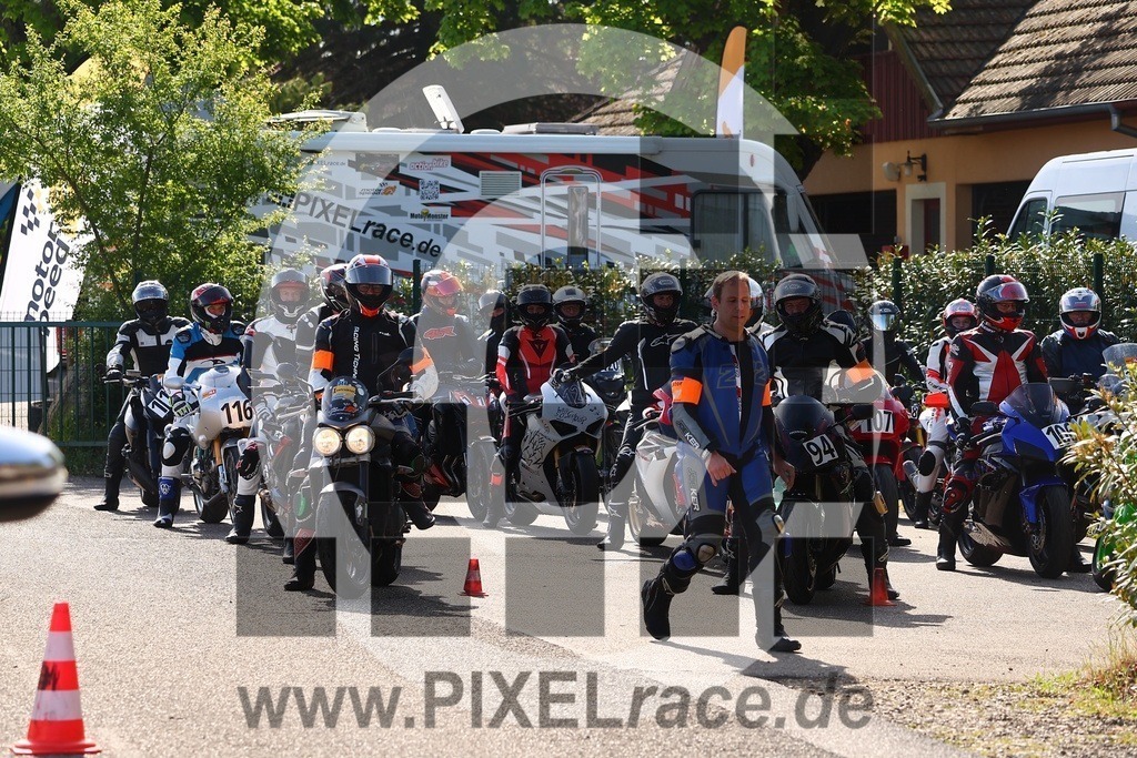 social-20260426_00976 | Schöne Erinnerungen an spannende Momente - das festzuhalten ist unser Job. PIXELrace.de ist seit 2003 auf den Rennstrecken Europas unterwegs um die Action draußen beim Fahren und die wunderbare Stimmung imm Fahrerlager für euch einzufangen.