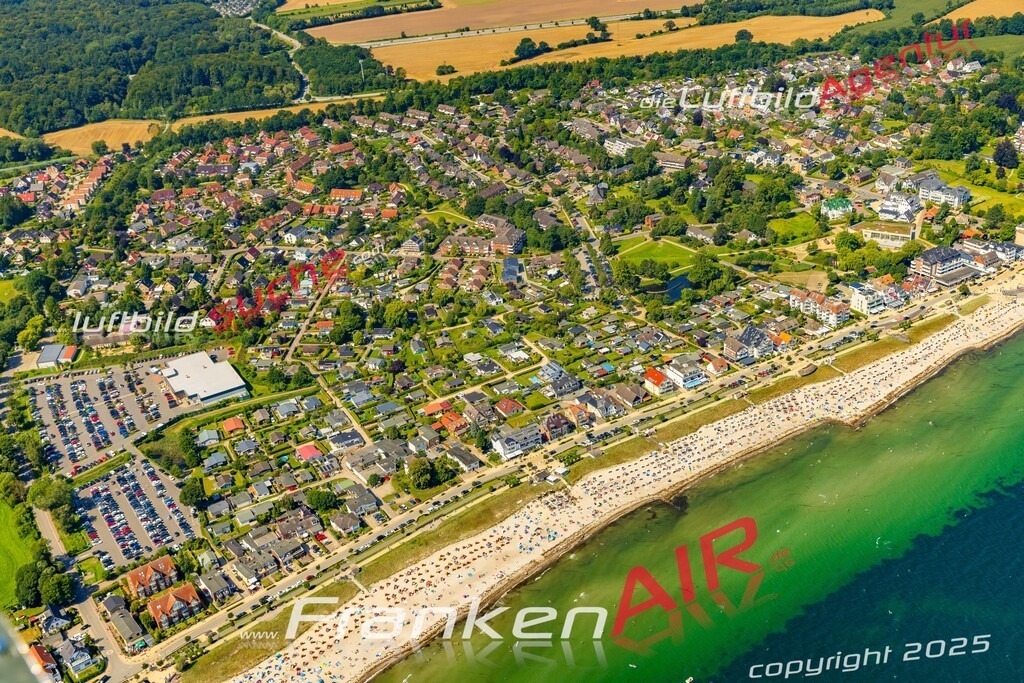 Schöne Luftaufnahme als Geschenk in  Scharbeutz - Die Luftbildaufnahme wurde 2025 vom UL-Flugzeug heraus erstellt ( keine Drohne ) - Hochauflösende Luftaufnahme -Nicht vergleichbar mit Google Maps oder Satelittenbilder- Die Geschenkidee !Mit Lizenz und Bildrechte bestellbar