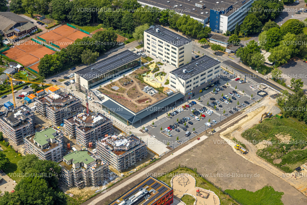 Herne250601840 | Luftbild, Einkaufszentrum Kaiserquartier Herne, Baustelle mit Neubau einer Wohnanlage und Wohnsiedlung, begrüntes Dach, Baukau, Herne, Ruhrgebiet, Nordrhein-Westfalen, Deutschland