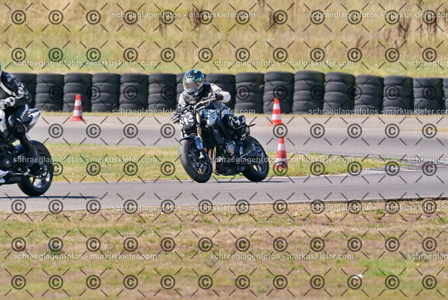 26bt05-0703 | markuskiefer.com - Realisiert mit Pictrs.com