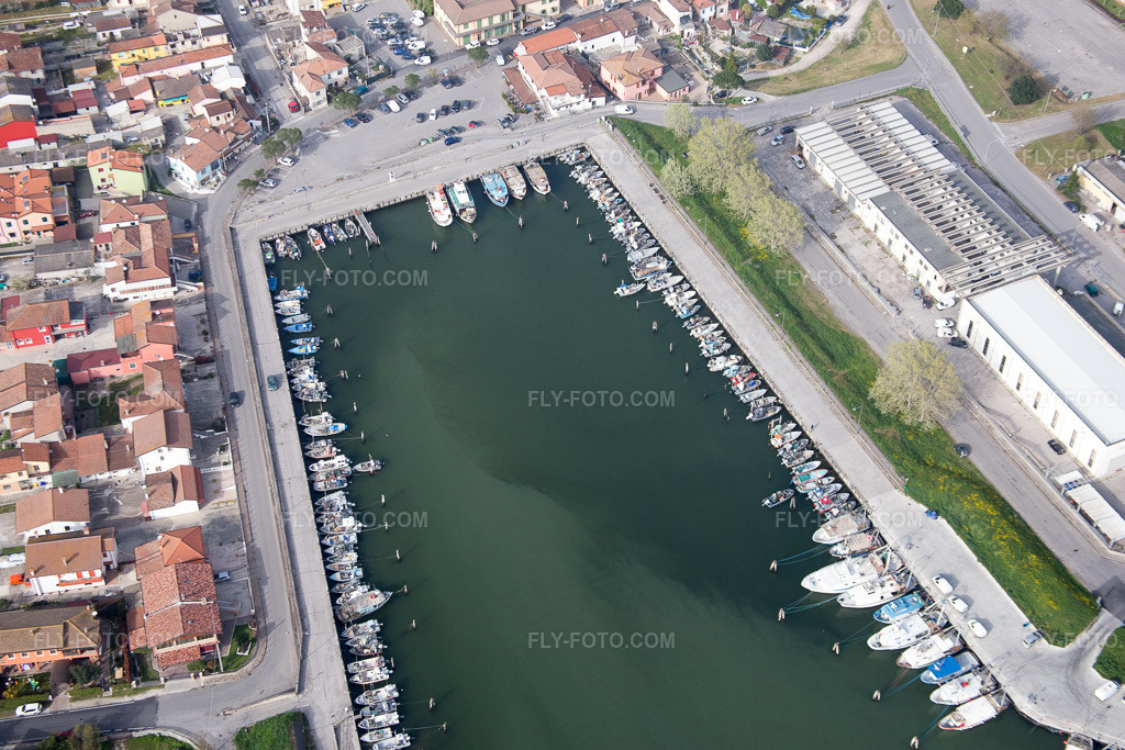 Aerial view: Marina with moorings and boat slips on the Adriatic coast in Emilia-Romagna in Goro in the state Ferrara, Italy.Photo: IMG_087267.jpg taken on 04/05/2016 by Werner Riehm/FLY-FOTO.comResolution of the original: 5472 x 3648 px