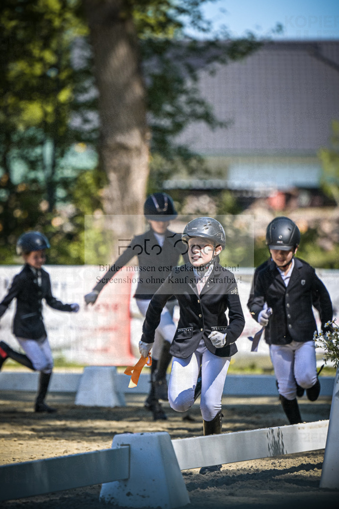 DOS_8104 | Entdecke hochwertige Reitturnierfotos von Foto Oger. Professionell, emotional und authentisch – jetzt Lieblingsmomente im Shop bestellen.Deutschlandweite Turnierfotografie. - Realisiert mit Pictrs.com