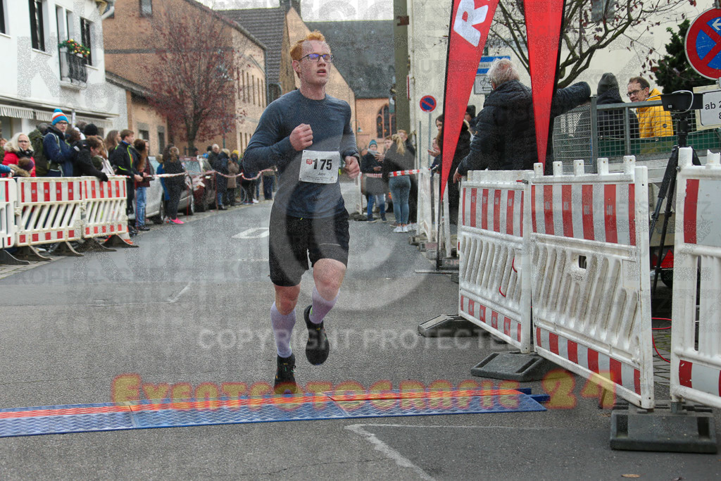 221127_1208_EX1_1982 | Sportfotografie im Rhein-Sieg Kreis, Köln, Bonn, NRW, Rheinland Pfalz, Hessen, etc. Unser Tätigkeitsfeld umfasst den Laufsport vom Volkslauf über den Marathon, Duathlon, Triathon bis zum Ultralauf wie Kölnpfad Ultra oder Schindertrail.
