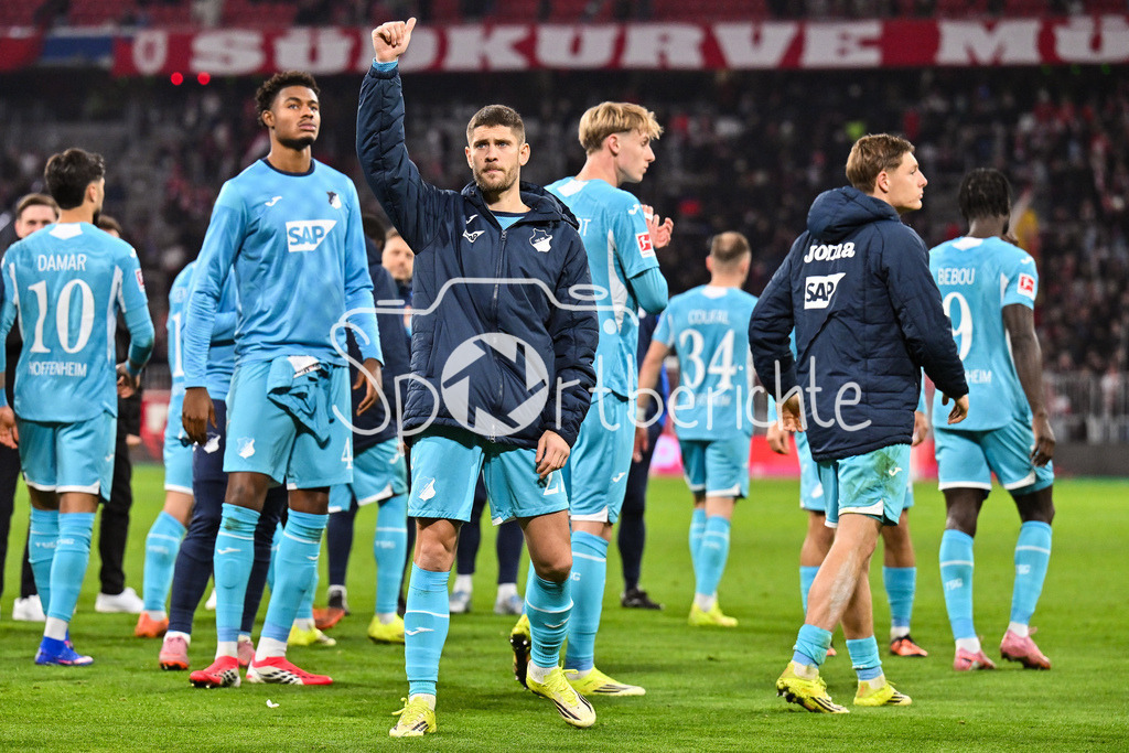 FC Bayern München - TSG 1899 Hoffenheim | MUNICH, GERMANY - 08. FEBRUARY: die Spieler der Gäste bedanken sich bei den mitgereisten Fans aus Sinsheim nach dem Bundesligamatch zwischen dem FC Bayern München und der TSG 1899 Hoffenheim am 21. Spieltag in der Allianz Arena / DFL REGULATIONS PROHIBIT ANY USE OF PHOTOGRAPHS AS IMAGE SEQUENCES AND/OR QUASI-VIDEO - Andrej KRAMARIC (TSG Hoffenheim 27)