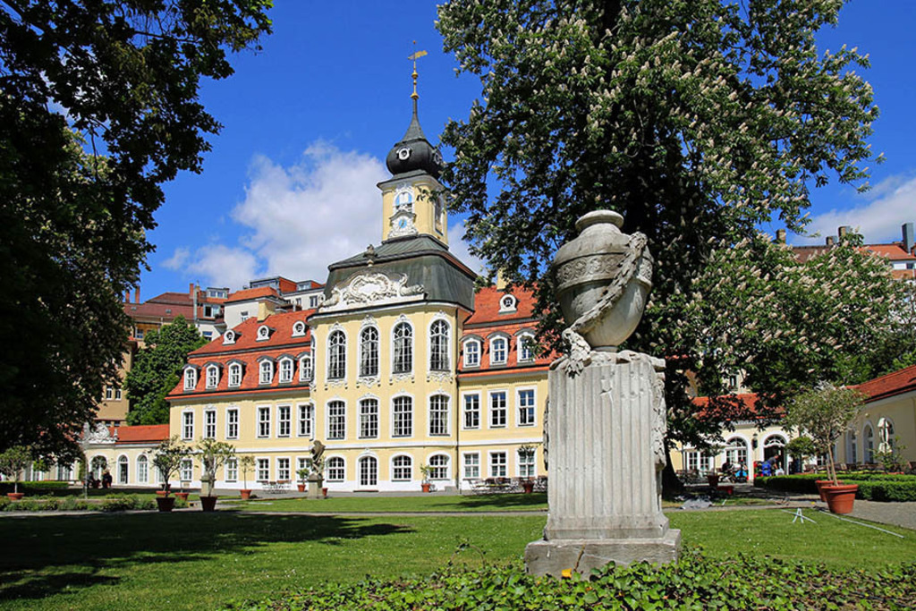 Bildlexikon Leipzig - Gohliser Schlösschen - Barockgarten | Das Team hinter BILDLEXIKON LEIPZIG bündelt historische wie aktuelle Informationen über die Stadt Leipzig in Text und Bild auf einer Plattform und stellt diese der interessierten Öffentlichkeit zur Verfügung.