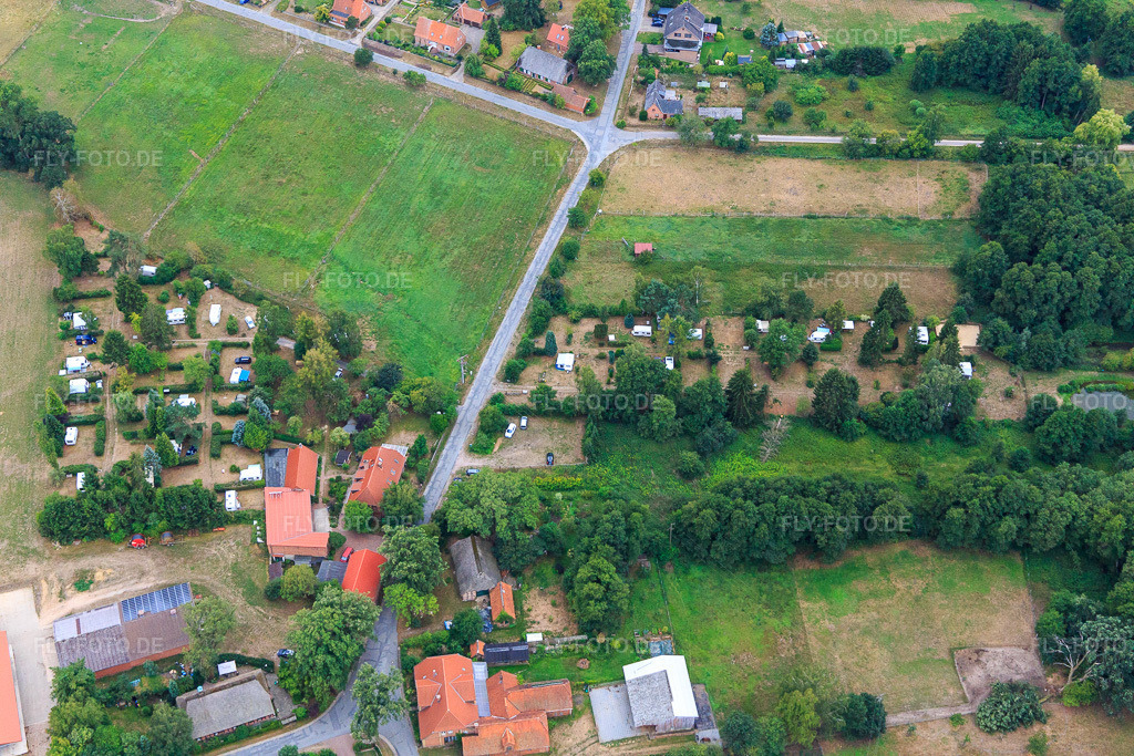 Luftbild: Campingplatz Heidehof Radenbeck im Ortsteil Radenbeck in Thomasburg im Bundesland Niedersachsen in Deutschland. – Foto: IMG_110007.jpg vom 15.08.2018 durch Werner Riehm/FLY-FOTO.de – Auflösung des Originals: 5472 x 3648 px – Heidehof Radenbeck » Ihr Campingplatz Lüneburg in der Heide