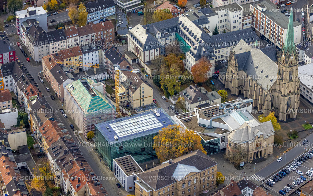 Hagen251102409 | Luftbild, Baustelle mit Baukran Sanierung, Emil Schumacher Museum Kunstmuseum und Wohnhaus, kath. Kirche St. Marien und Osthaus Museum Hagen, Mittelstadt, Hagen, Ruhrgebiet, Nordrhein-Westfalen, Deutschland