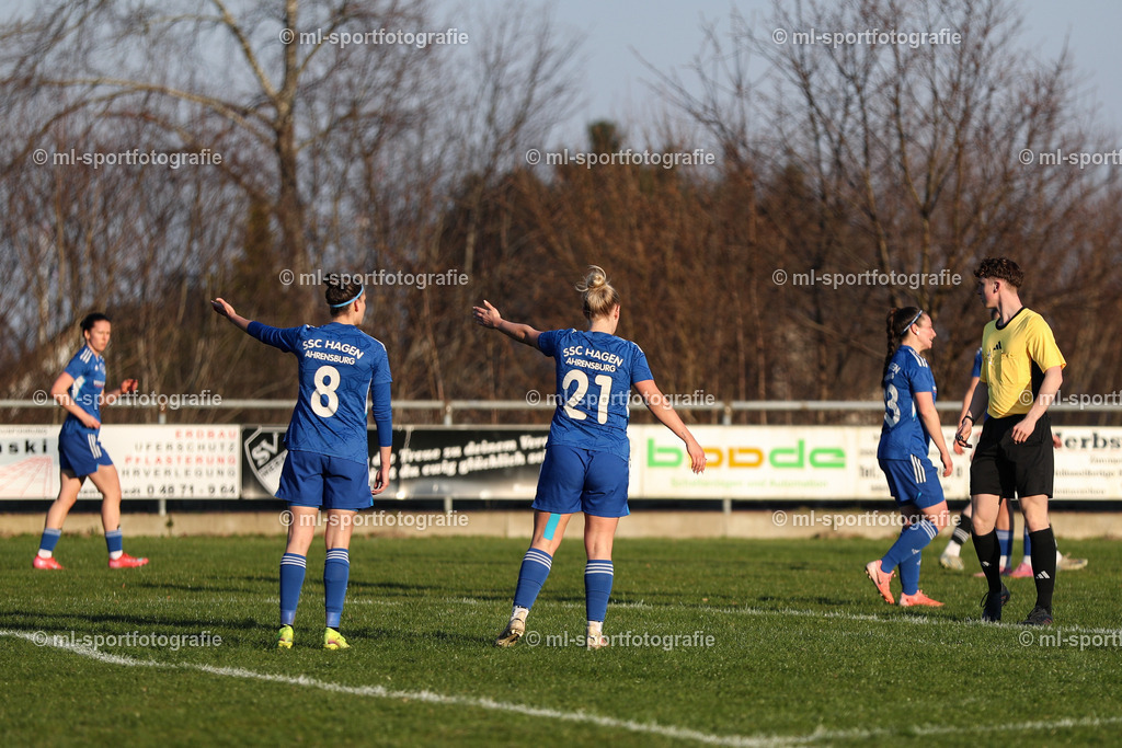 Fußball I Frauen I Saison 2025/2026 I Oberliga Schleswig-Holstein I 14. Spieltag I Merkur Hademarschen - SSC Hagen Ahrensburg | ml-sportfotografie - Realisiert mit Pictrs.com