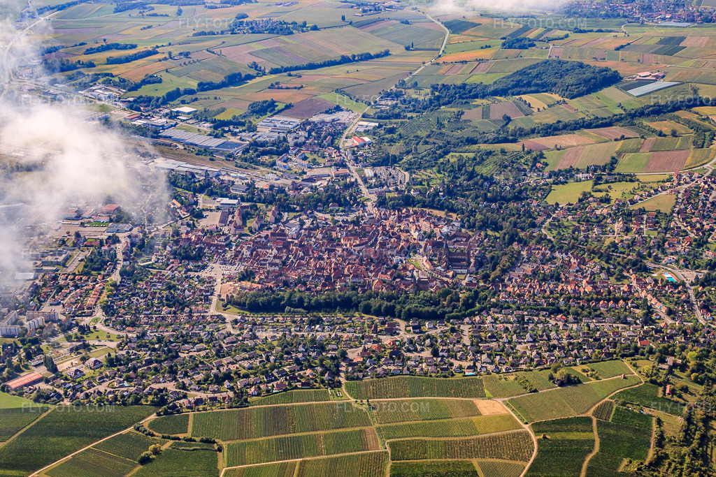 Aerial view: City overview from the north in Wissembourg in the state Bas-Rhin, France. – Photo: IMG_21001.jpg taken on 09/06/2009 by Werner Riehm/FLY-FOTO.com – Resolution of the original: 4752 x 3168 px