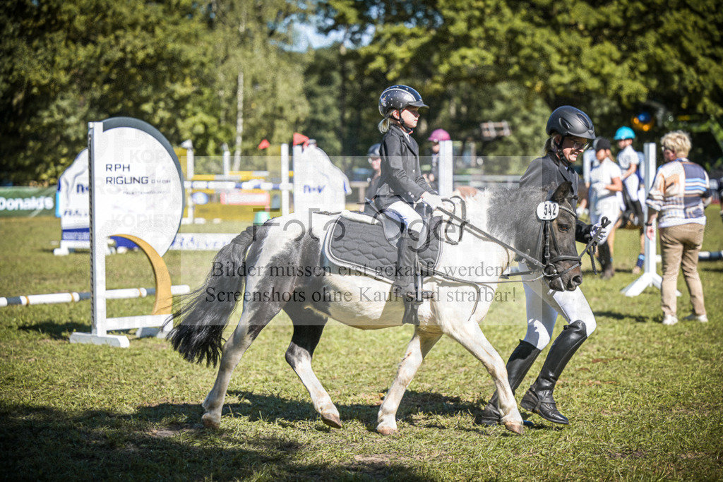 DOS_0151 | Entdecke hochwertige Reitturnierfotos von Foto Oger. Professionell, emotional und authentisch – jetzt Lieblingsmomente im Shop bestellen.Deutschlandweite Turnierfotografie. - Realisiert mit Pictrs.com