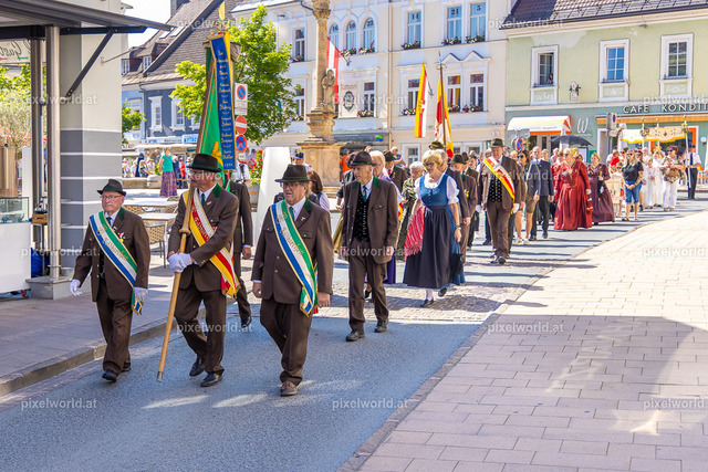 Fronleichnamsprozession mit Pfarrfest | Bildershop von pixelworld.at - Realisiert mit Pictrs.com