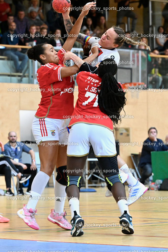 SC Ferlach vs. Sport Lisboa Benfica 30.9.2023 | #10 MARKSTEINER Viktoria SC Ferlach, b#6 KAVALAR Anna-Maria SC Ferlach, #71 SEMEDO Joana Sport Lisboa Benfica, SC Ferlach vs. Sport Lisboa Benfica 30.9.2023, SC Ferlach vs. Sport Lisboa Benfica am 30.09.2023 in Ferlach (Ballspielhalle Ferlach), Austria, (Photo by Bernd Stefan)