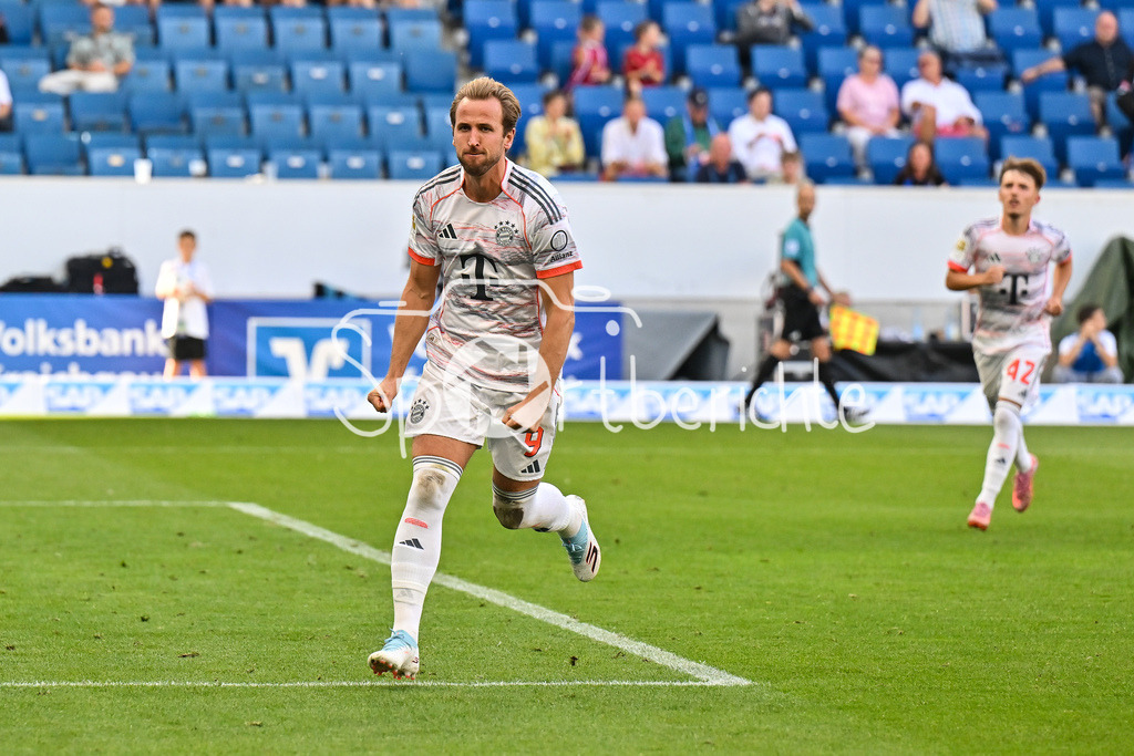 TSG 1899 Hoffenheim - FC Bayern München | Jubel der Bayern nach dem Treffer zum 0-2 durch Harry KANE (FC Bayern Muenchen 9) / Elfmeter / Tor / Torschuetze / Freude / Happy / Bundesliga: TSG 1899 Hoffenheim - FC Bayern München; PreZero-Arena am 20.09.2025 / DFL REGULATIONS PROHIBIT ANY USE OF PHOTOGRAPHS AS IMAGE SEQUENCES AND/OR QUASI-VIDEO