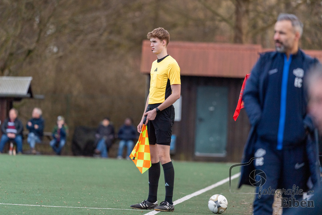 GVO Oldenburg-VFL Germania Leer | Herren Bezirks-Testspiel; GVO Oldenburg (rot)-VFL Germania Leer (blau) am 02.03.2025 in Oldenburger (Sportpark Osternburg); Photo: Philip Eiben 2025 - Realisiert mit Pictrs.com