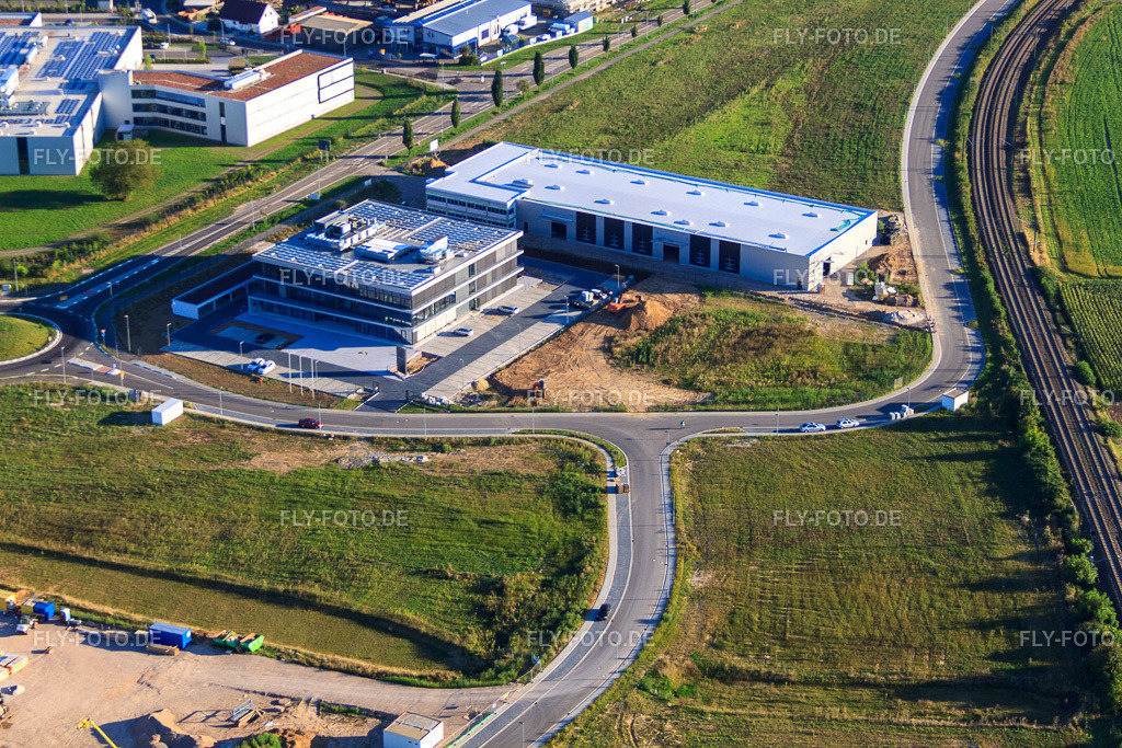 Neubau der ITK Engineering GmbH http://www.itk-engineering.de/ | Luftbild: Neubau der ITK Engineering GmbH http://www.itk-engineering.de/ in Rülzheim im Bundesland Rheinland-Pfalz in Deutschland. Foto: IMG_59616.jpg vom 04.09.2013 durch Werner Riehm/FLY-FOTO.de - Realisiert mit Pictrs.com