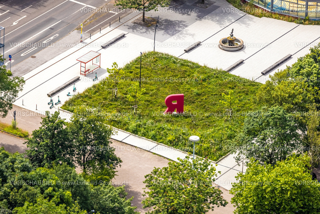 Bottrop240701287 | Luftbild, Wiesenfläche mit Buchstabe R-Skulptur, Wellnesscenter Revierpark Vonderort mit Sauna, Liegewiese und  Freibad, LSG Stadtwald Osterfeld, Süd-West, Bottrop, Ruhrgebiet, Nordrhein-Westfalen, Deutschland
