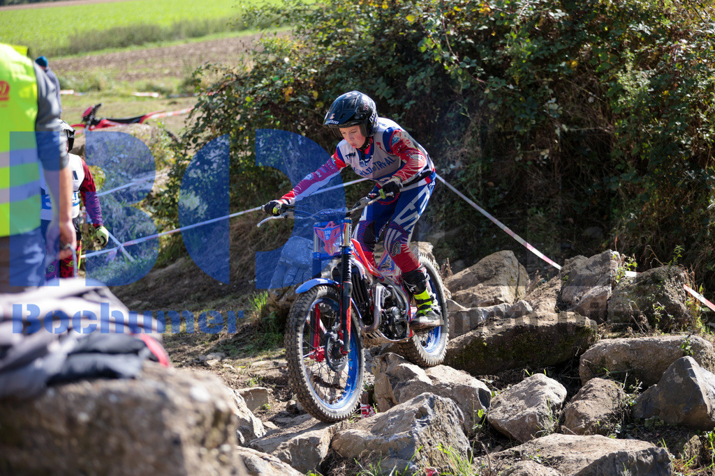 SES_DMTRIA20240929-24 | bond - Realisiert mit Pictrs.com