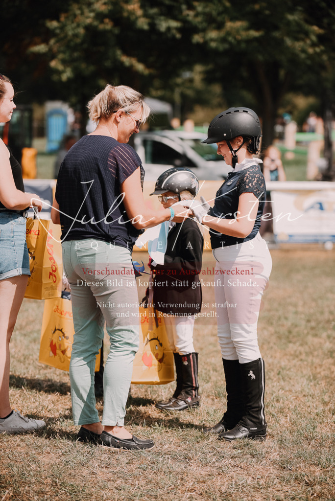 DSC_6350 | Pferde- und Turnierfotografie in Westsachsen. Pferdeportraits, Auftragszeichnungen und intuitive Kunst.