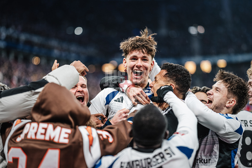 Fußball | Männer | Saison 2024/2025 | 2. Fußball-Bundesliga | 17. Spieltag | Hamburger SV vs. SpVgg Greuther Fürth | 21.12.2024 | Otto Emerson Stange (#49, HSV) schießt sein erstes Bundesliga Tor und jubelt