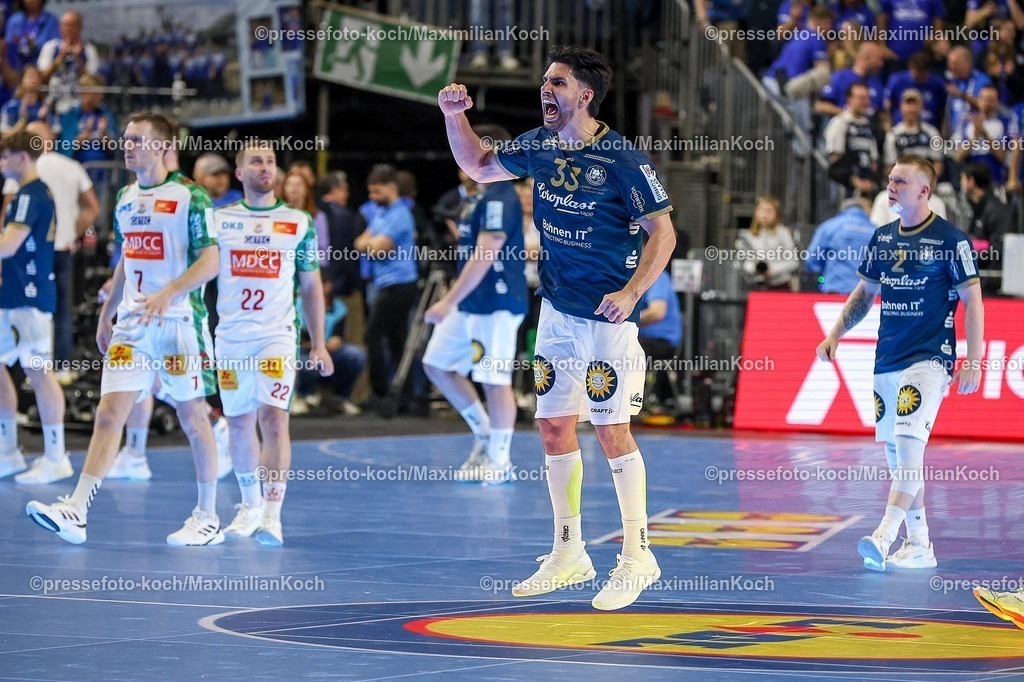 xSSCx18042602061 | 18.04.2026, xsscx, Handball, DHB-Pokal Lidl Final4, Halbfinale, Bergischer HC - SC Magdeburg, Saison 2025 / 2026 Herren, Lanxess Arena, Köln: Noah Beyer (Bergischer HC #02) feuert das Publikum an Photo: xSandraxScherningxPressefotoKochx