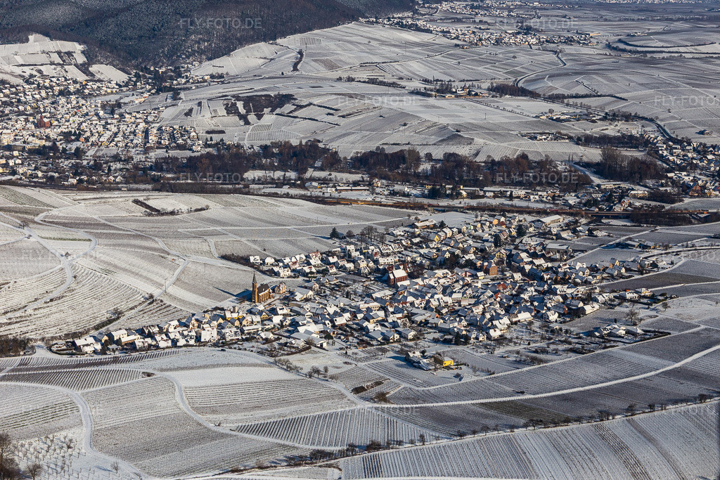 Luftbild: Winterluftbild im Schnee in Birkweiler im Bundesland Rheinland-Pfalz in Deutschland. Foto: IMG_124478.jpg vom 11.02.2021 durch Werner Riehm/FLY-FOTO.de