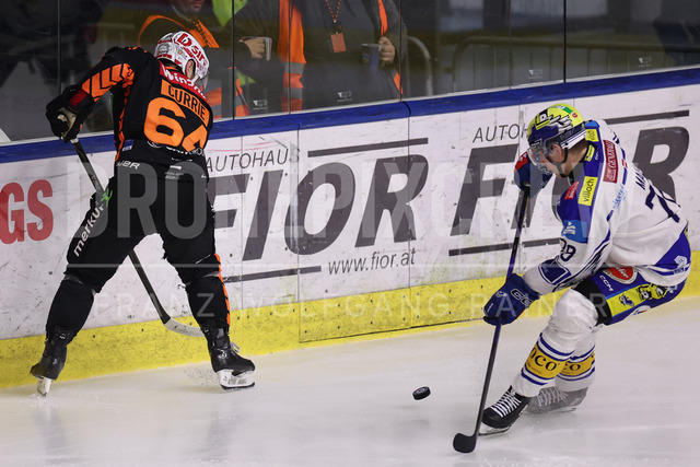 Moser Medical Graz 99ers vs EC iDM Wärmepumpen VSV – Ice Hockey    | Graz, Austria, 27.FEB.26 - ICE HOCKEY - ICE Hockey League, Graz 99ers vs Villacher SV. The image shows Josh Currie (99ers) and Felix Maxa (EC VSV).     