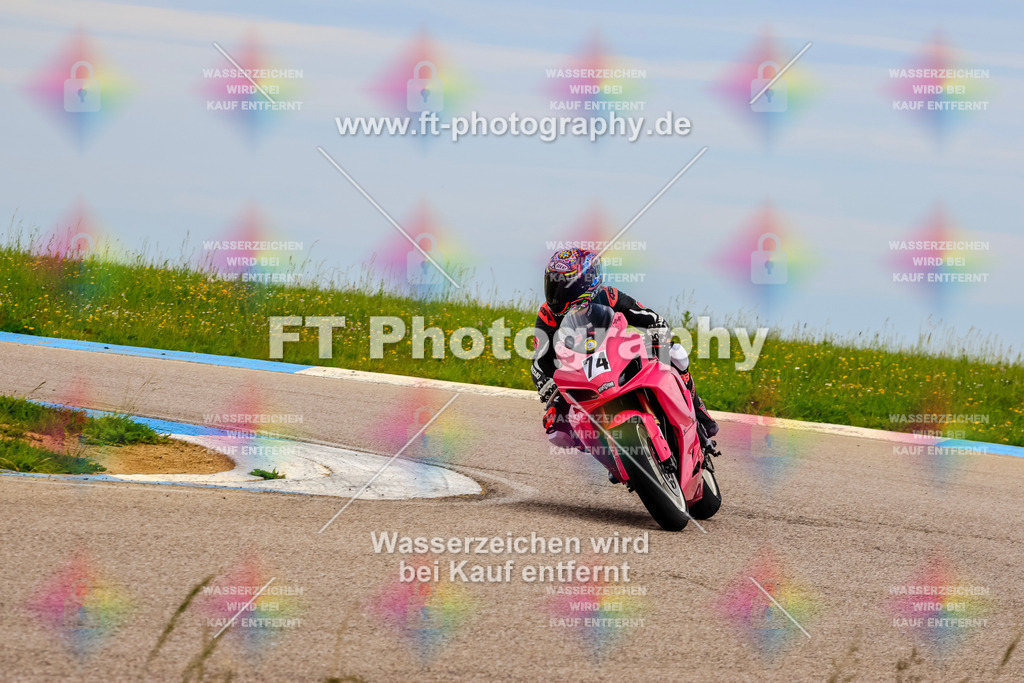 MotoTeam-2550 | Hier findet Ihr Bilder von Touristenfahrten auf der Nürburgring Nordschleife oder von anderen Veranstaltungen die ich besucht habe. Viel Spass beim Durch Schauen 