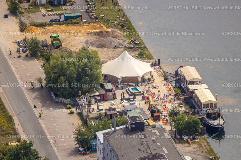 Dortmund250803629 | Luftbild, Hafen Event UG Eventschiff Herr Walter im Hafen Dortmund Binnenhafen, Gastronomie mit Sandstrand, Schmiedinghafen, Hafen, Dortmund, Ruhrgebiet, Nordrhein-Westfalen, Deutschland