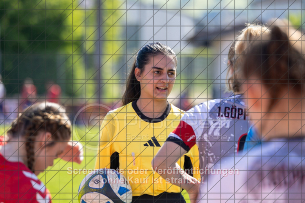 20250501_102819_0017 | #,1.FC Donzdorf II (rot) vs.1.Göppinger SV (weiß), Fussball, Frauen-Bezirkspokal Halbfinale Saison 2024/2025, Rasenplatz Lautertal Stadion, Süßener Straße 16, 73072 Donzdorf, 01.05.2025 - 10:30 Uhr,Foto: PhotoPeet-Sportfotografie/Peter Harich