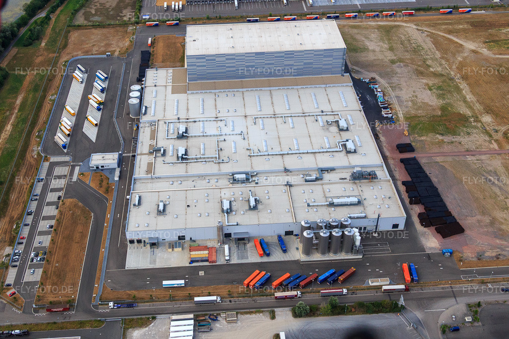 Luftbild: Pfälzer Erfrischungsgetränke GmbH in Wörth am Rhein im Bundesland Rheinland-Pfalz in Deutschland. Foto: IMG_083753.jpg vom 24.07.2015 durch Werner Riehm/FLY-FOTO.deMEG Gruppe - MEG Gruppe