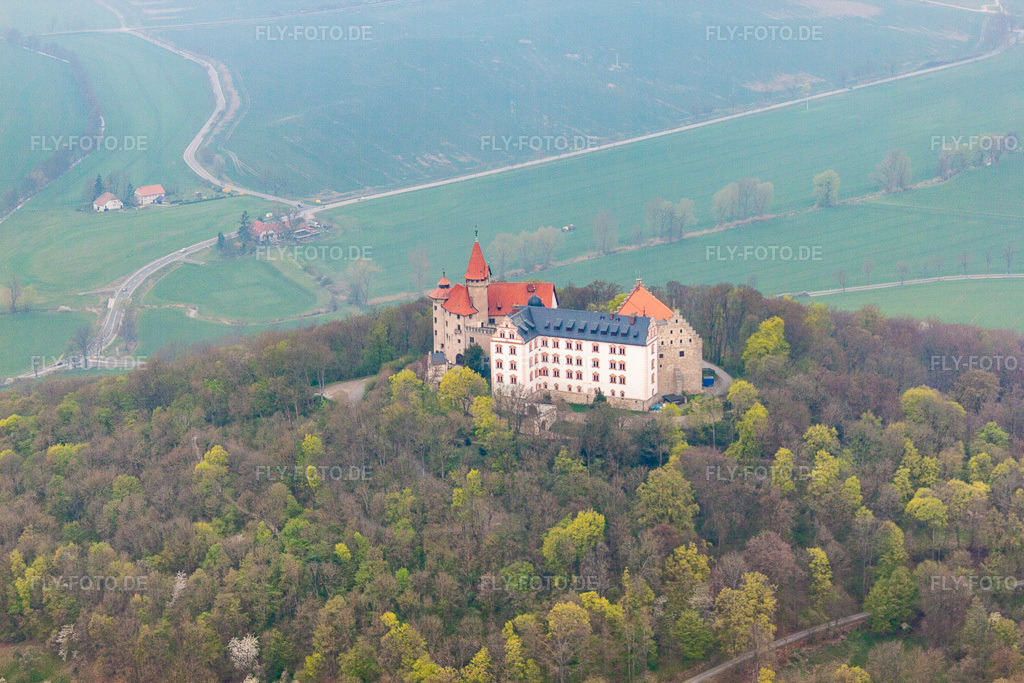 Luftbild: Heldburg, Burg Heldburg in Heldburg im Bundesland Thüringen in Deutschland. Foto: IMG_64134.jpg vom 05.04.2014 durch Werner Riehm/FLY-FOTO.deDeutsches Burgenmuseum - Faszination Burg