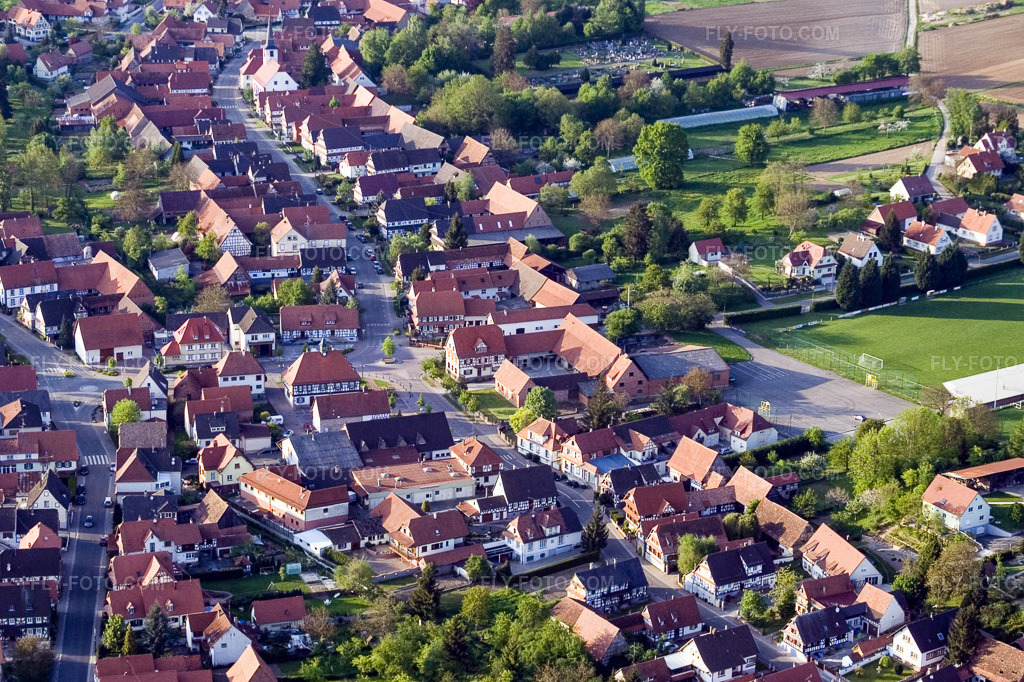 Aerial view: View of the town in Seebach in the state Bas-Rhin, France.Photo: IMG_10615.jpg taken on 05/04/2008 by Werner Riehm/FLY-FOTO.comResolution of the original: 3230 x 2152 px